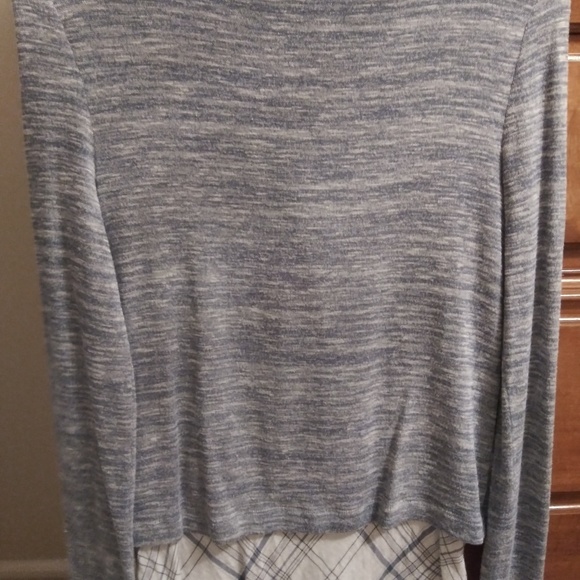 White House Black Market top - Picture 3 of 4